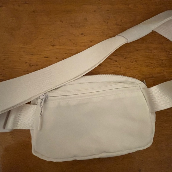 Lululemon White Crossbody Bag - Picture 4 of 5